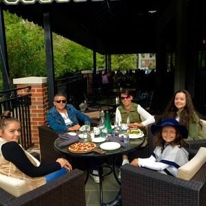 Meet your Posher, Roland eriola